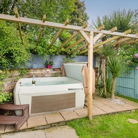 Burrow Semesterbostad